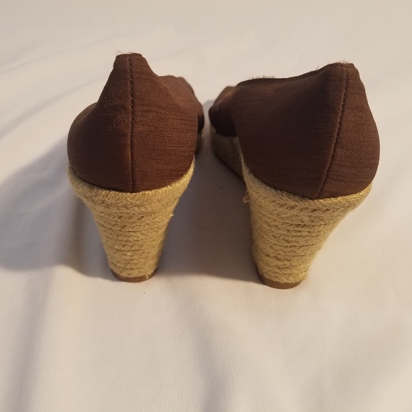 Apostrophe Wedge with 3½ inch Heel Comfy Shoe Size - Picture 4 of 5